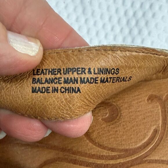 Born Cream Leather Women Sandals Thongs Flips - Picture 4 of 10